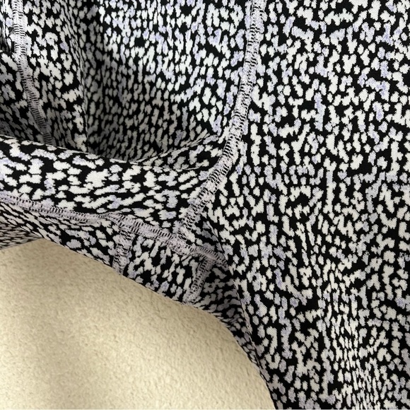 ATHLETA Ultimate Stash Textured 7/8 Tight Leggings FA23 659435 - Picture 8 of 12